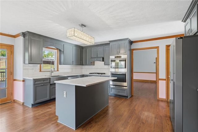 212 Shannon Drive, Woodstock, GA 30188