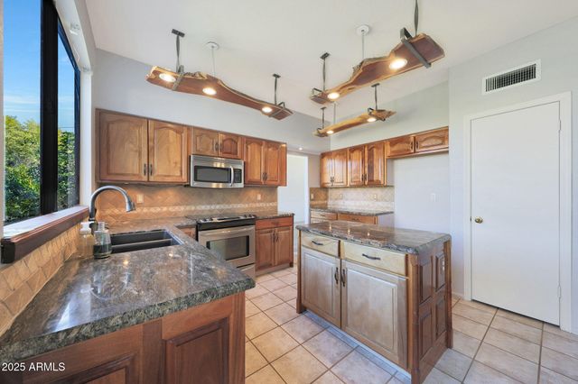 2126 E Escuda Road, Phoenix, AZ 85024