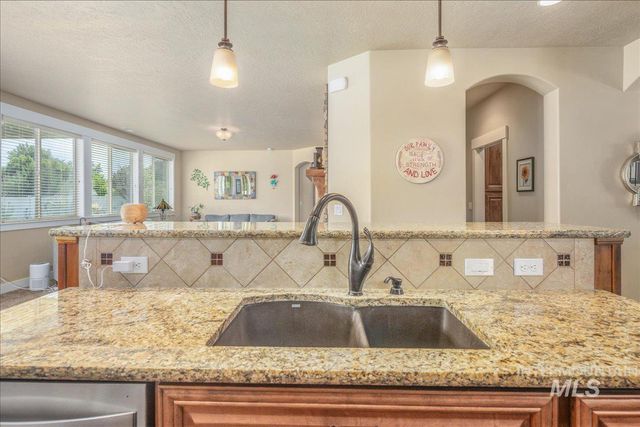 12621 S Carriage Hill Way, Nampa, ID 83686