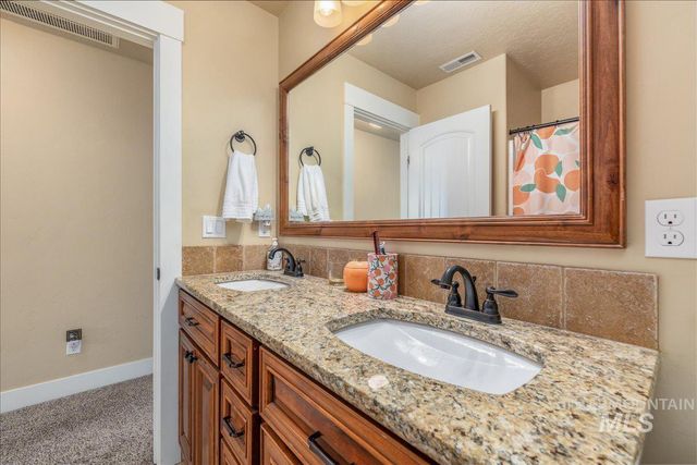 12621 S Carriage Hill Way, Nampa, ID 83686