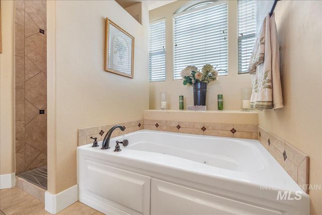 12621 S Carriage Hill Way, Nampa, ID 83686