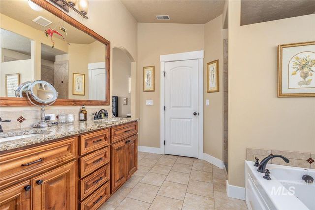 12621 S Carriage Hill Way, Nampa, ID 83686
