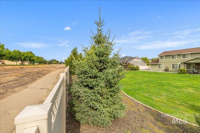 12621 S Carriage Hill Way, Nampa, ID 83686