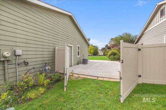 12621 S Carriage Hill Way, Nampa, ID 83686