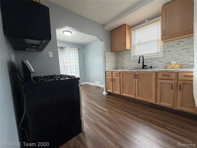 8107 Artesian Street, Detroit, MI 48228
