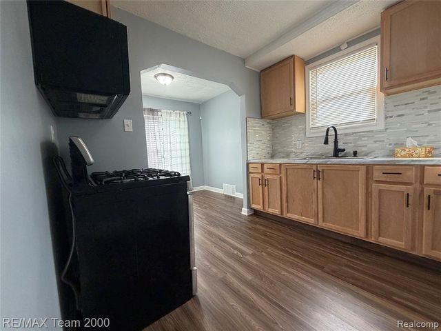 8107 Artesian Street, Detroit, MI 48228