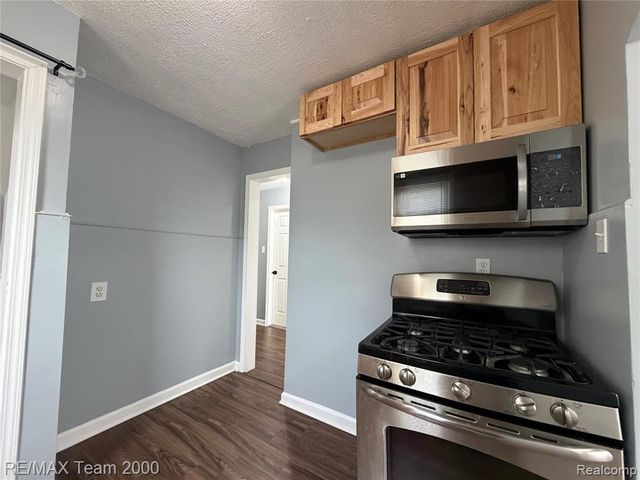 8107 Artesian Street, Detroit, MI 48228