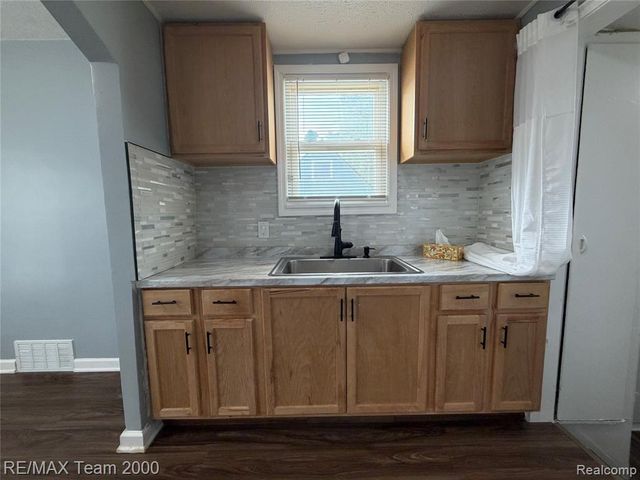 8107 Artesian Street, Detroit, MI 48228
