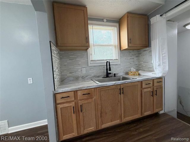 8107 Artesian Street, Detroit, MI 48228