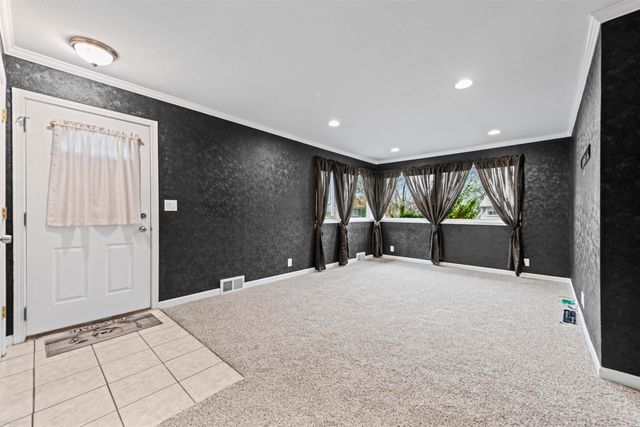 22548 Spitzley Street, Clinton Township, MI 48035