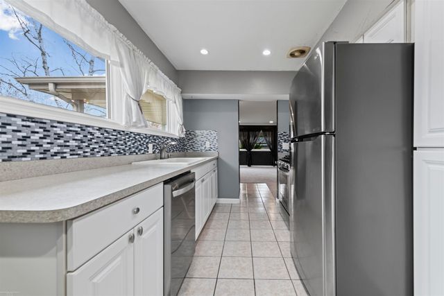 22548 Spitzley Street, Clinton Township, MI 48035