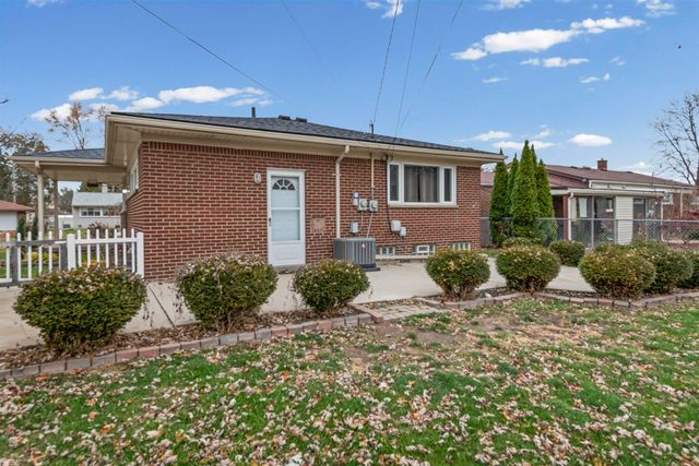 22548 Spitzley Street, Clinton Township, MI 48035