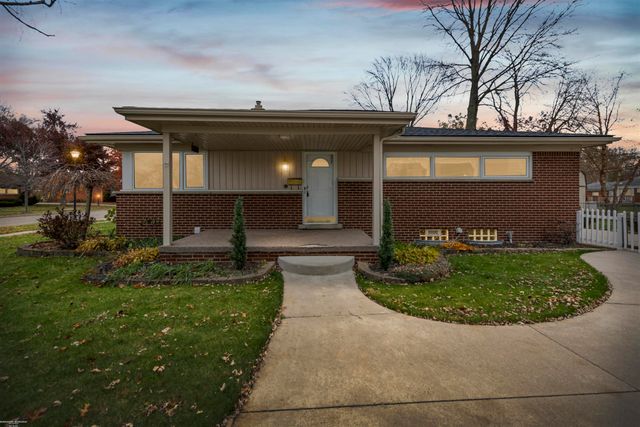 22548 Spitzley Street, Clinton Township, MI 48035