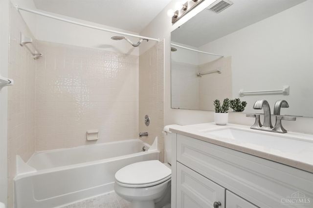 4827 Old Irwin Simpson Road, Deerfield Twp., OH 45040