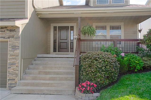 21425 W 47th Terrace, Shawnee, KS 66218