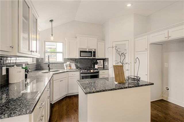 21425 W 47th Terrace, Shawnee, KS 66218