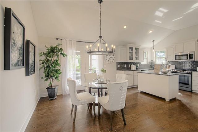 21425 W 47th Terrace, Shawnee, KS 66218