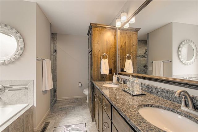 21425 W 47th Terrace, Shawnee, KS 66218