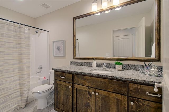 21425 W 47th Terrace, Shawnee, KS 66218