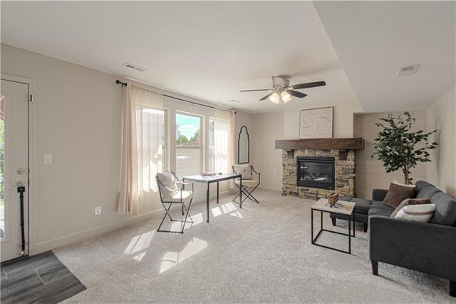21425 W 47th Terrace, Shawnee, KS 66218