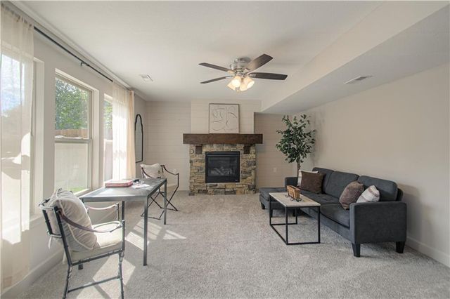 21425 W 47th Terrace, Shawnee, KS 66218