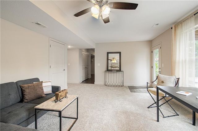 21425 W 47th Terrace, Shawnee, KS 66218