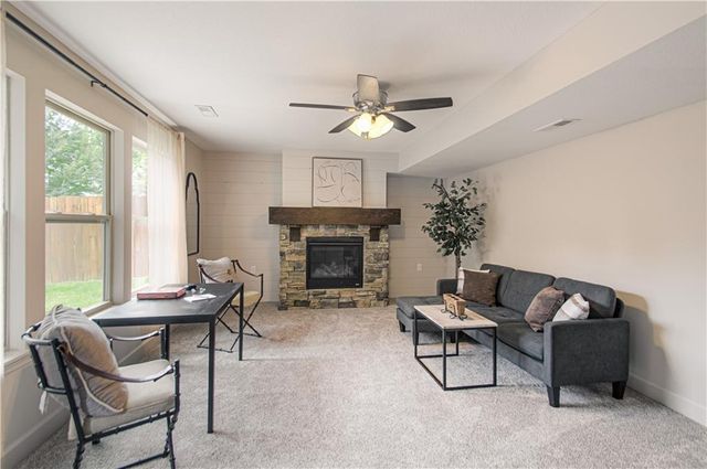 21425 W 47th Terrace, Shawnee, KS 66218