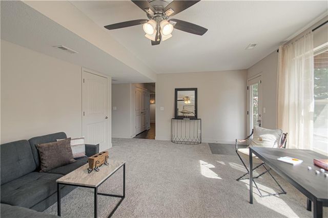 21425 W 47th Terrace, Shawnee, KS 66218