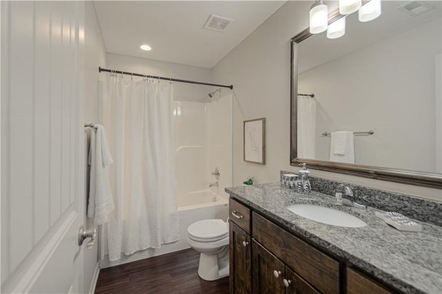 21425 W 47th Terrace, Shawnee, KS 66218