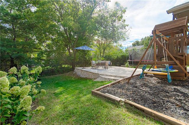 21425 W 47th Terrace, Shawnee, KS 66218