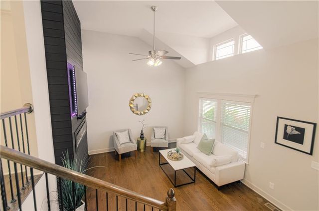 21425 W 47th Terrace, Shawnee, KS 66218