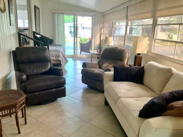 507 Alamanda Lane, Deerfield Beach, FL 33442