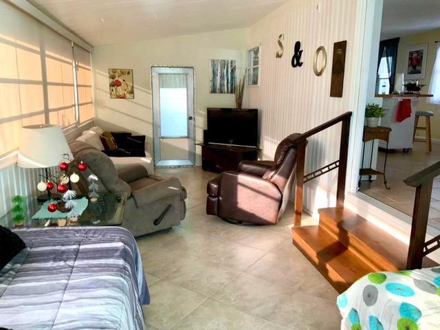 507 Alamanda Lane, Deerfield Beach, FL 33442