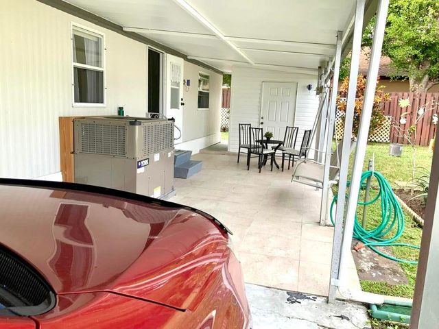 507 Alamanda Lane, Deerfield Beach, FL 33442