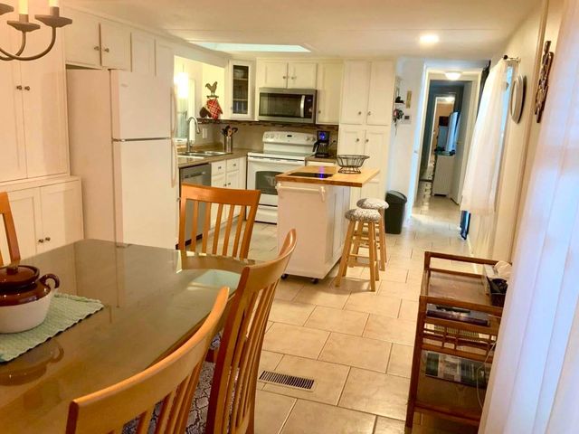 507 Alamanda Lane, Deerfield Beach, FL 33442