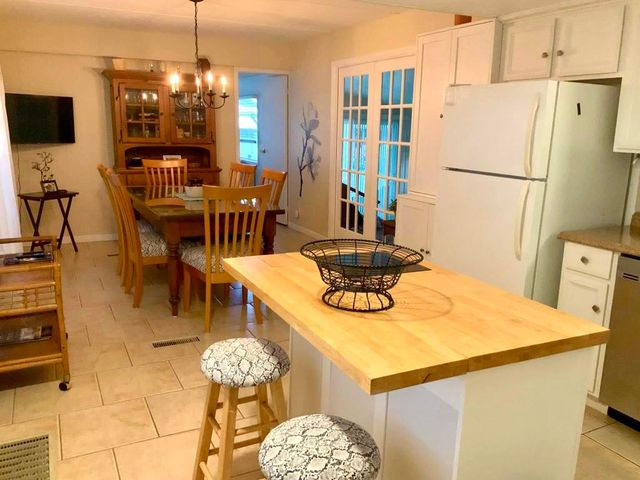 507 Alamanda Lane, Deerfield Beach, FL 33442