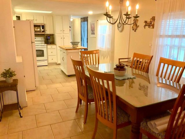 507 Alamanda Lane, Deerfield Beach, FL 33442