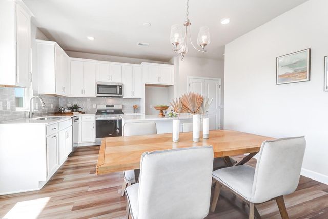 4037 Lemon Grass Lane, Ravenel, SC 29470