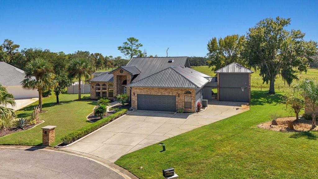 Image 2 of property listing at 1948 SPRUCE CREEK LANDING, Port Orange, FL 32128