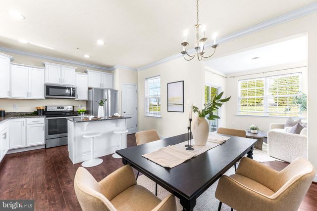 64 HOLSTEIN DR, Hanover, PA 17331