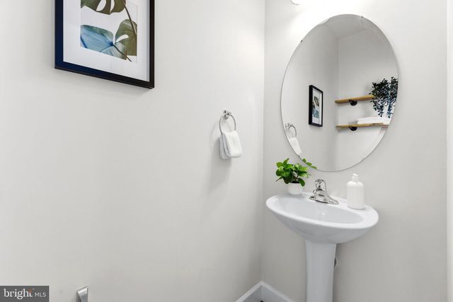 64 HOLSTEIN DR, Hanover, PA 17331