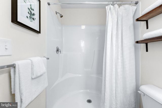 64 HOLSTEIN DR, Hanover, PA 17331