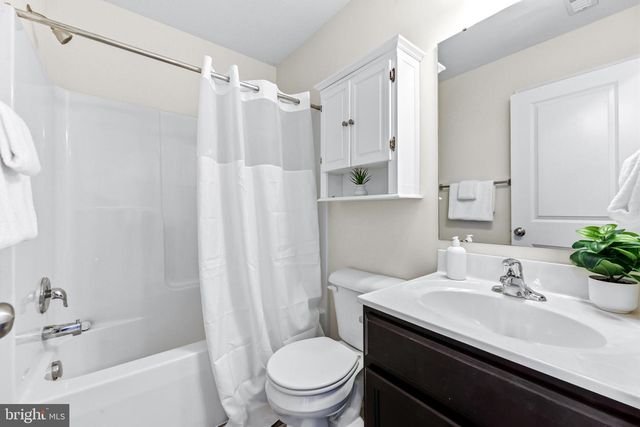 64 HOLSTEIN DR, Hanover, PA 17331