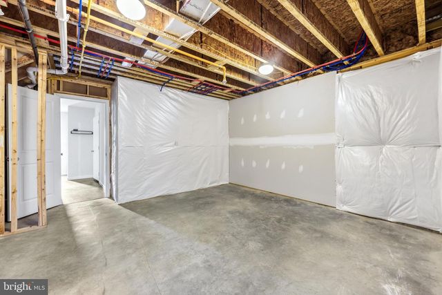 64 HOLSTEIN DR, Hanover, PA 17331