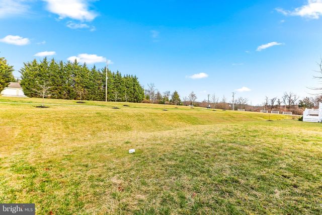 64 HOLSTEIN DR, Hanover, PA 17331