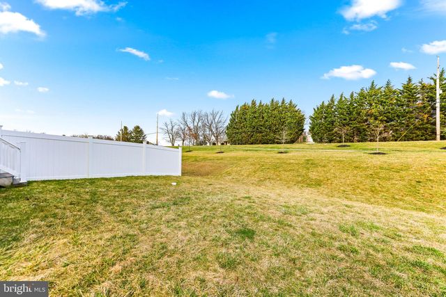 64 HOLSTEIN DR, Hanover, PA 17331