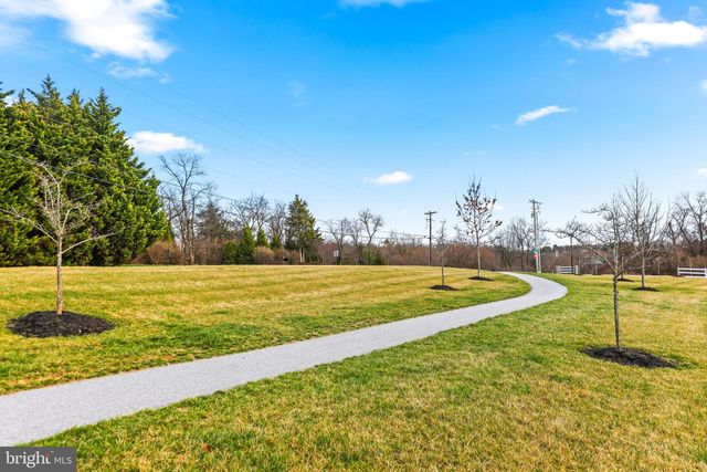 64 HOLSTEIN DR, Hanover, PA 17331