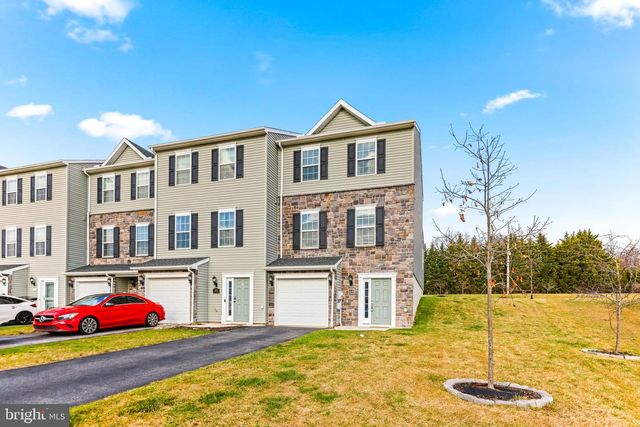 64 HOLSTEIN DR, Hanover, PA 17331