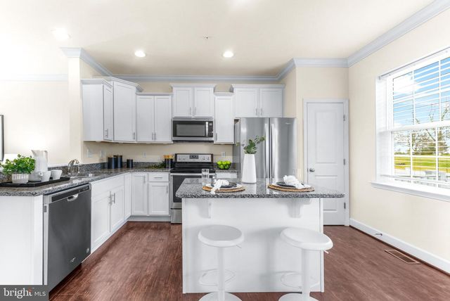 64 HOLSTEIN DR, Hanover, PA 17331