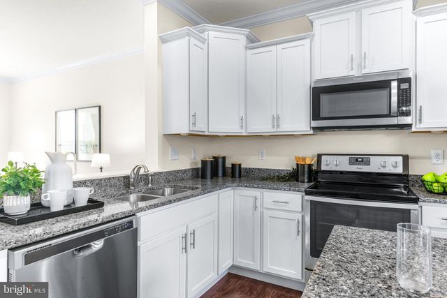 64 HOLSTEIN DR, Hanover, PA 17331